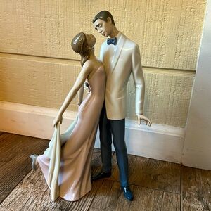 Lladro Collectible ‘Happy Anniversary Couple’ #6475